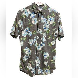 Old Navy Short Sleeve Button Down Men’s Size Medium/Tall Flower Print